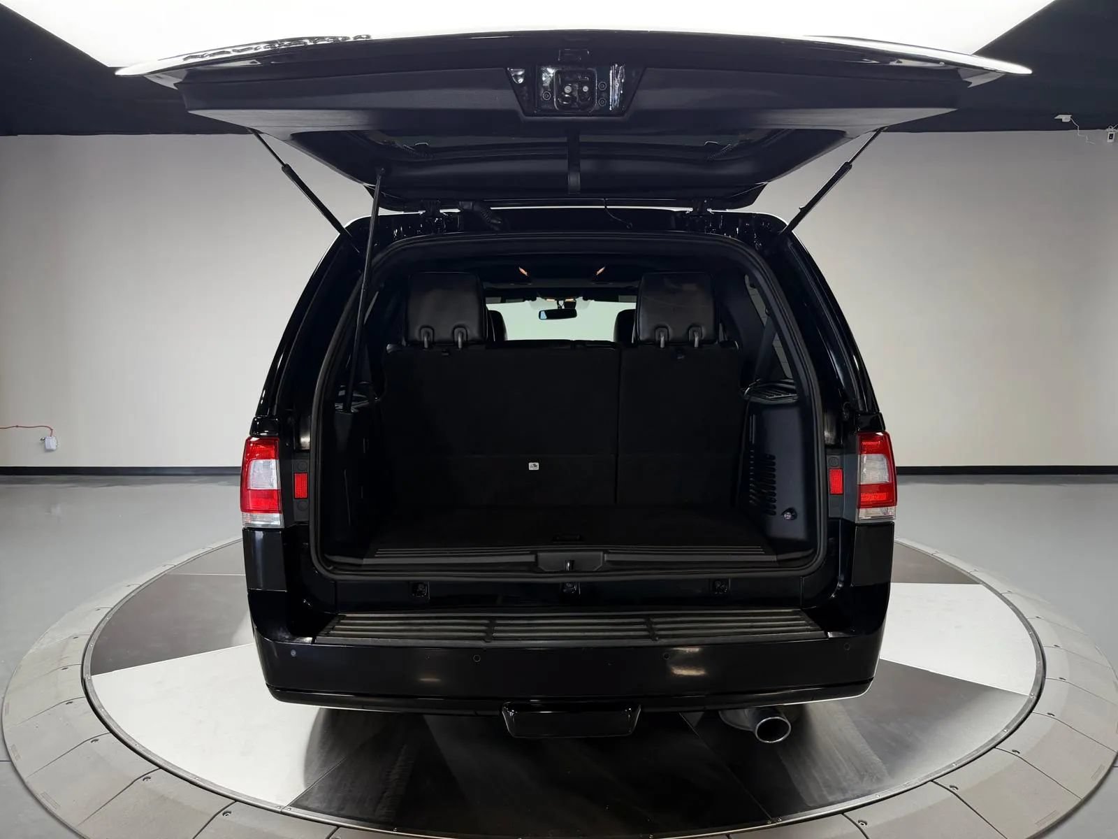 Used 2017 Lincoln Navigator Select AWD/4WD image 11