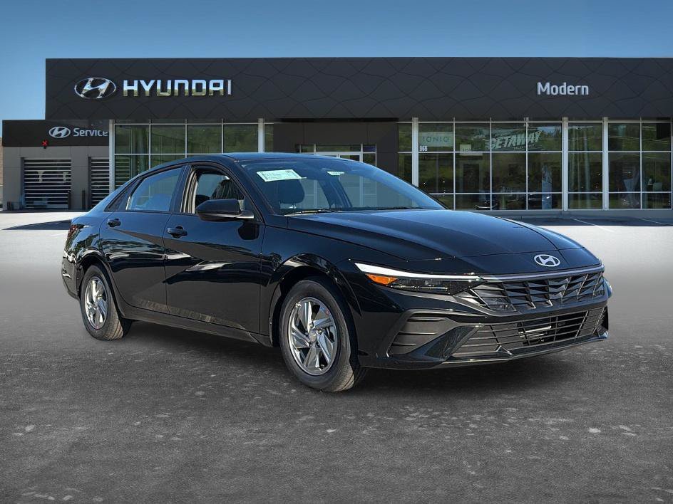 New 2026 Hyundai Elantra SE FWD image 2