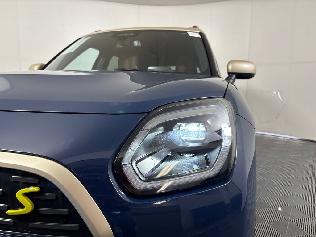 Certified 2025 MINI Cooper Countryman SE w/ Comfort Package Max AWD/4WD image 9