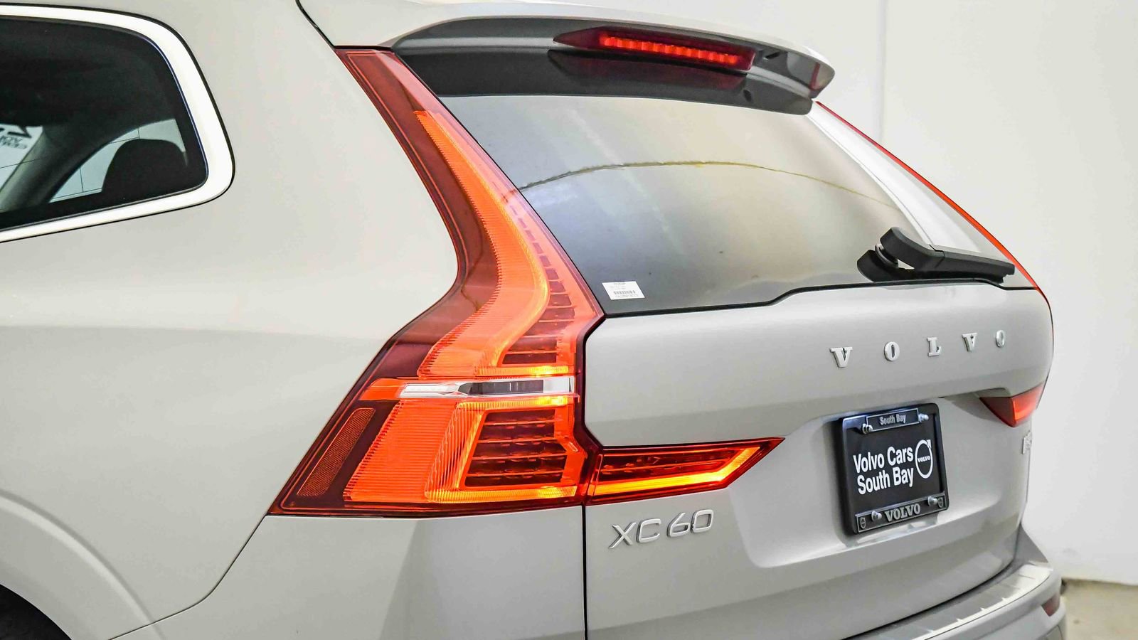 Certified 2023 Volvo XC60 B5 Plus w/ Climate Package AWD/4WD image 12