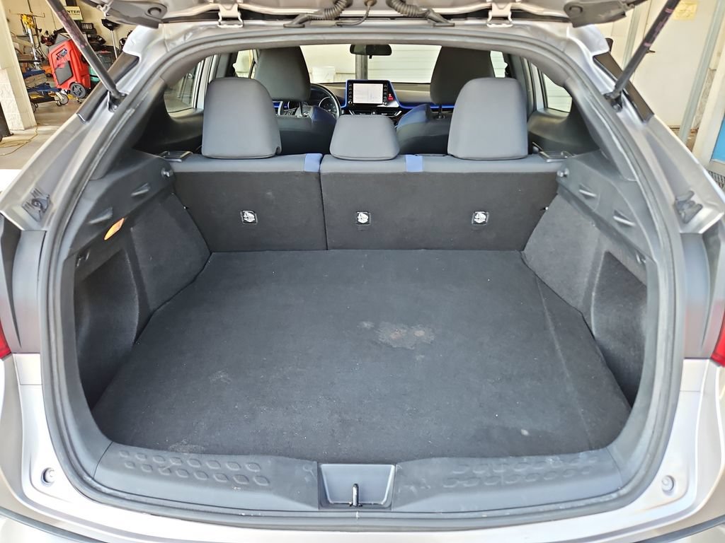Used 2020 Toyota C-HR XLE FWD image 27