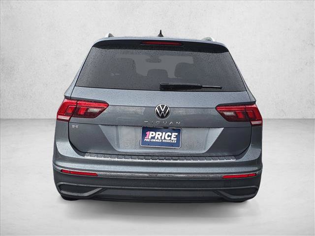 Used 2024 Volkswagen Tiguan SE w/ Panoramic Sunroof Package image 6