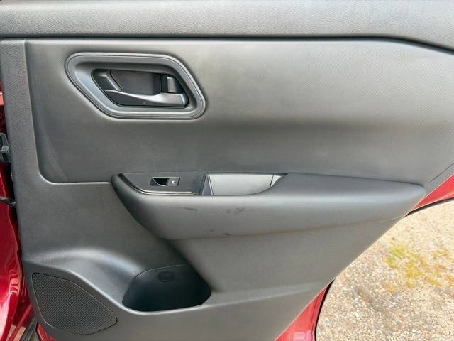 Used 2026 Nissan Rogue S FWD image 18