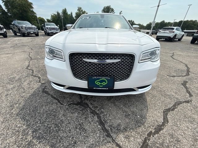 Used 2019 Chrysler 300 Touring w/ Chrome Appearance Package RWD image 9