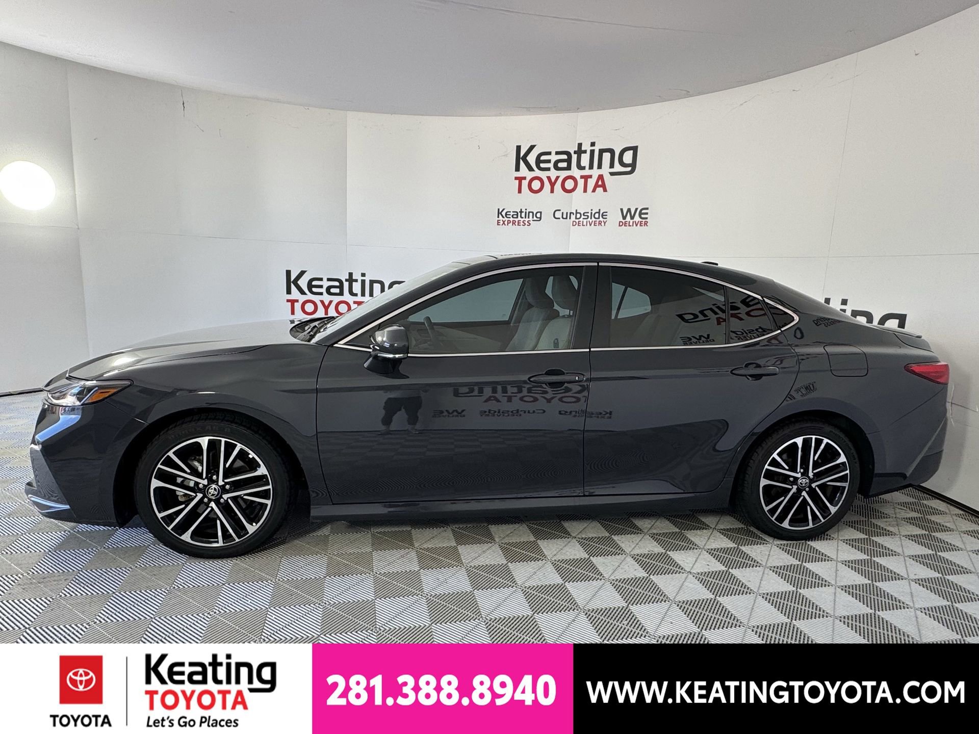 Used 2025 Toyota Camry XLE FWD image 9