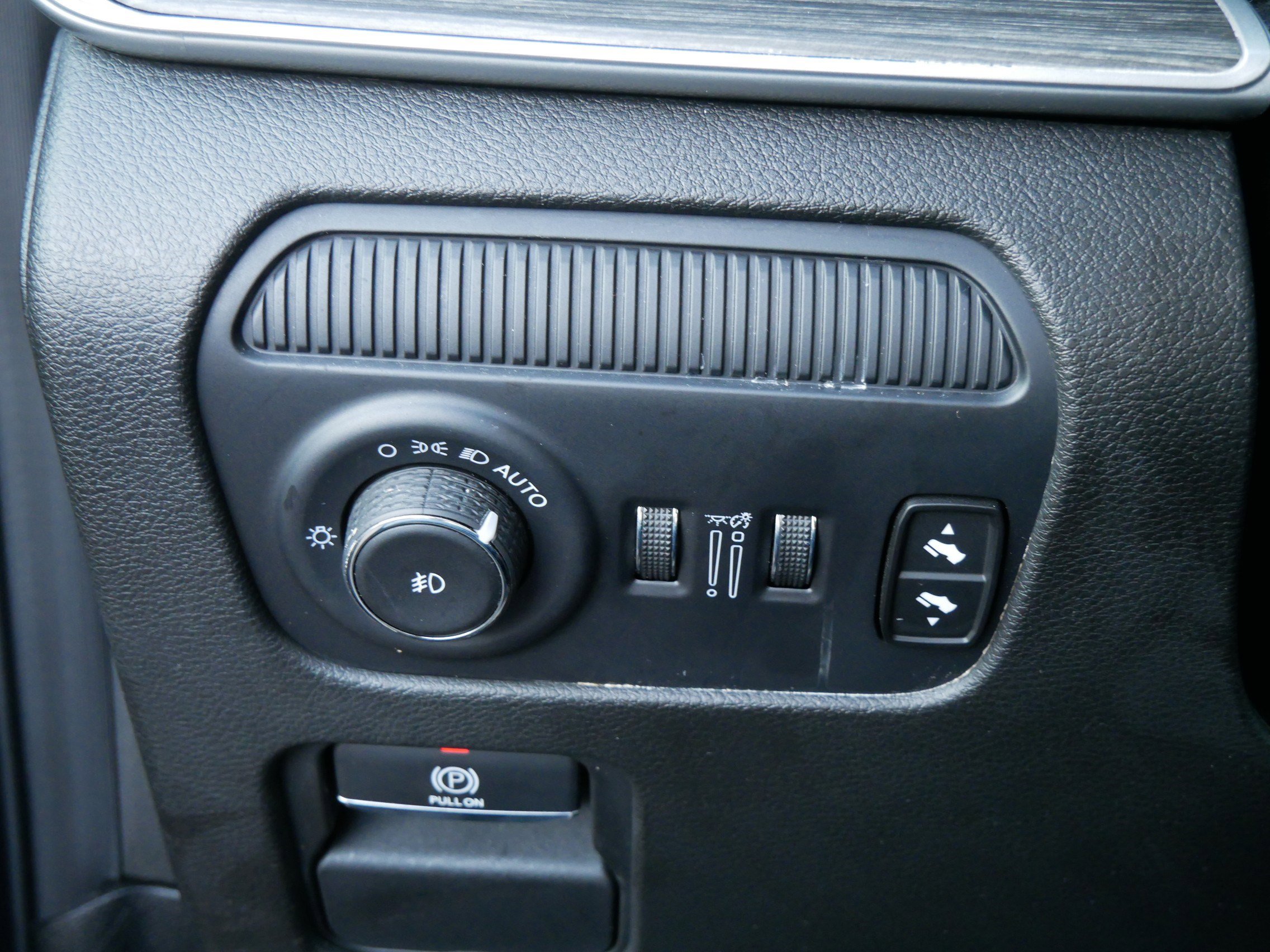 Used 2024 Jeep Wagoneer L Series II w/ Flexible Seating Group image 27