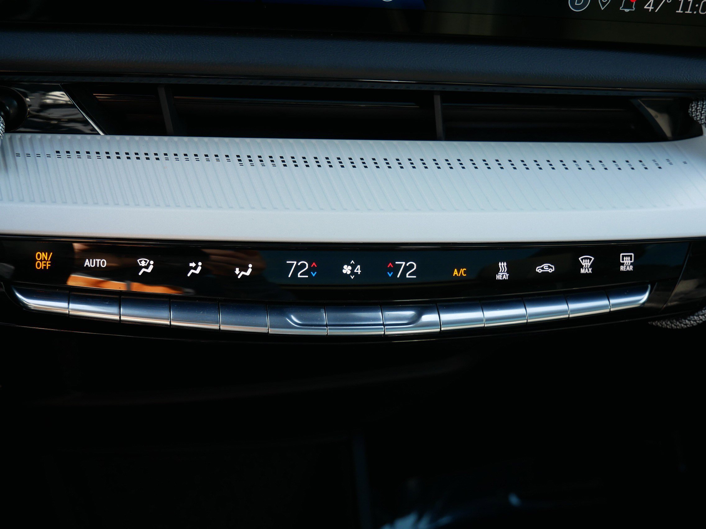 Certified 2025 Cadillac Optiq Sport 2 w/ LPO, Floor Liner Package image 22