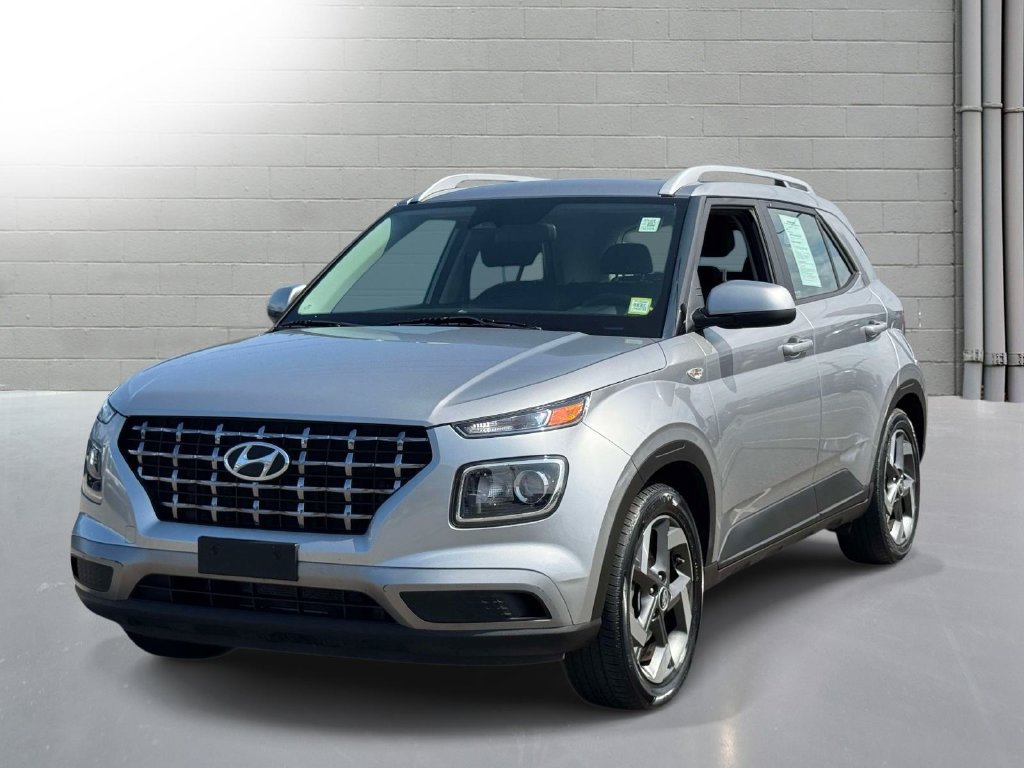Used 2023 Hyundai Venue SEL FWD image 4