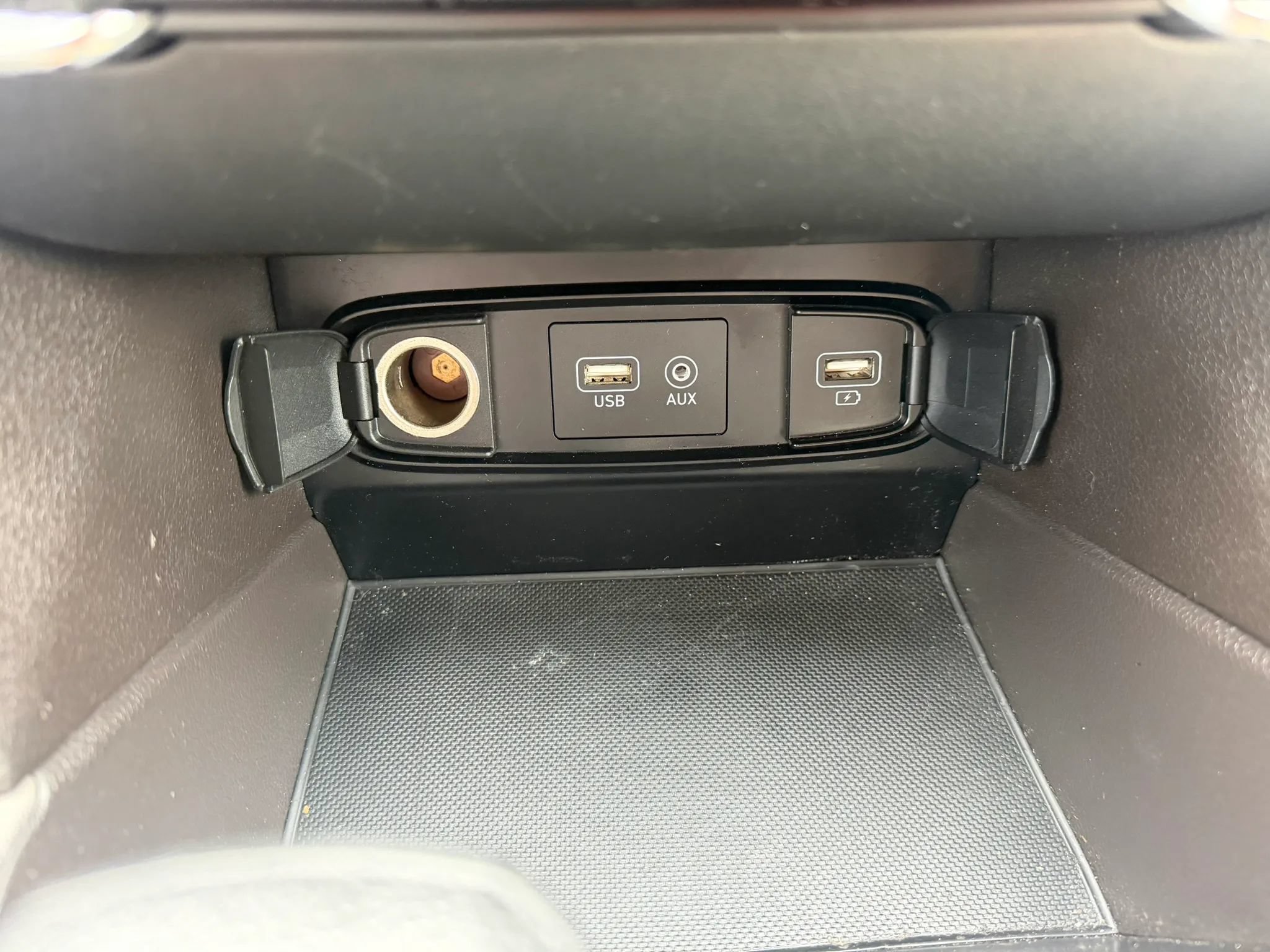 Used 2019 Hyundai Santa Fe SE FWD image 16