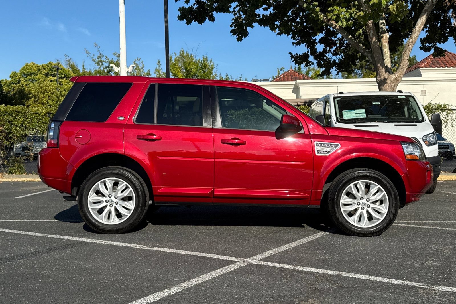 Used 2013 Land Rover LR2 AWD/4WD image 3