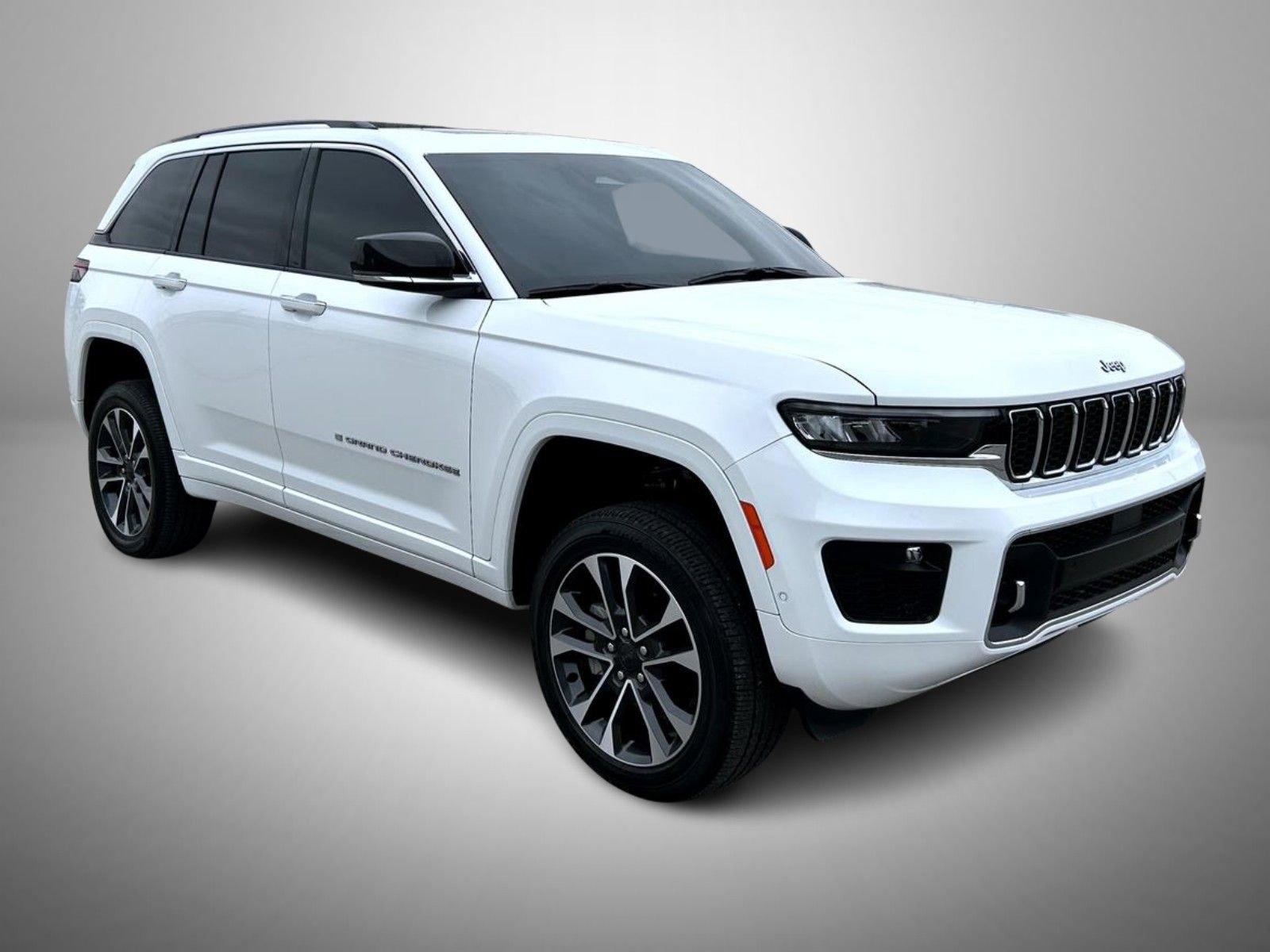 Used 2023 Jeep Grand Cherokee Overland w/ Luxury Tech Group IV image 3