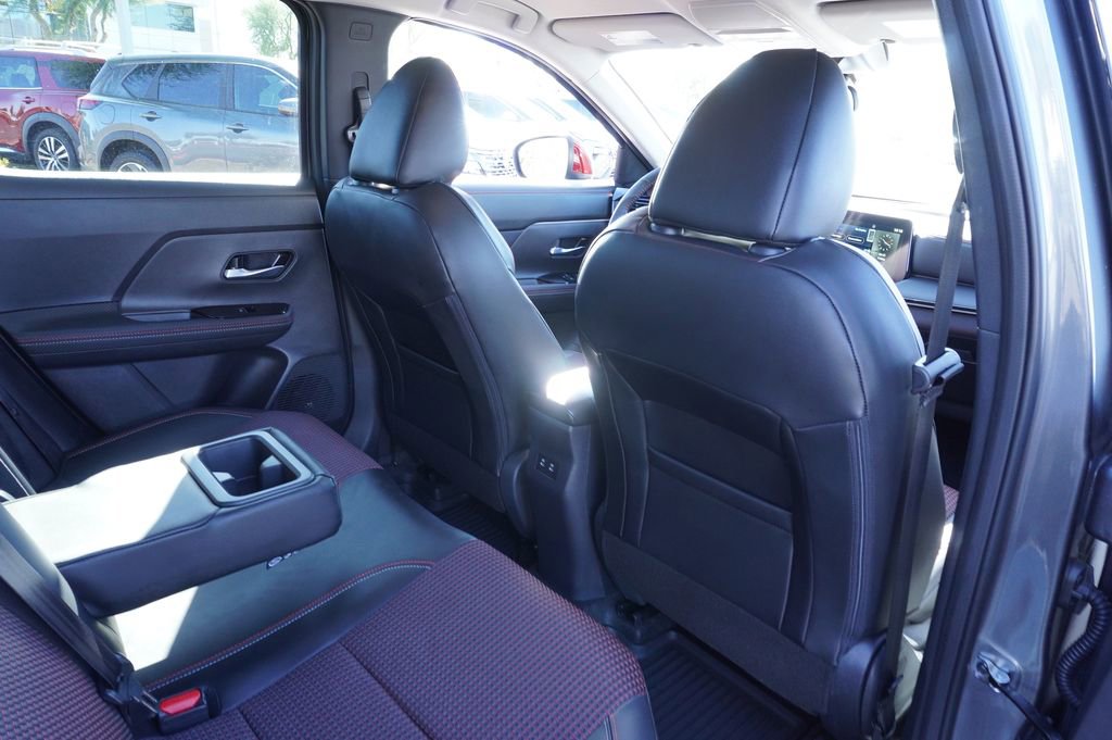 Certified 2025 Nissan Kicks SR FWD image 10