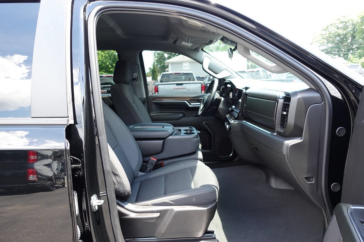Used 2024 Chevrolet Silverado 1500 LT AWD/4WD image 34