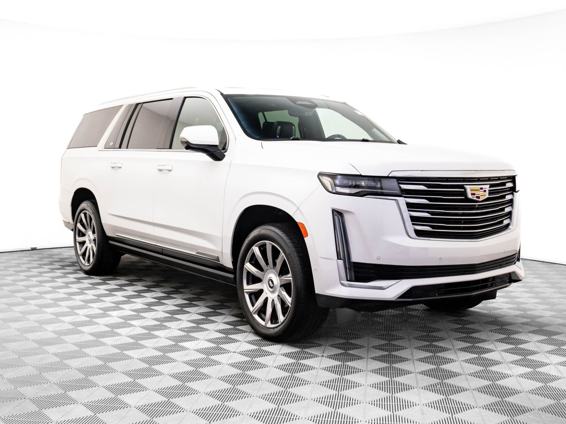 Certified 2024 Cadillac Escalade ESV Premium Luxury Platinum w/ Heavy-Duty Trailer Package image 8