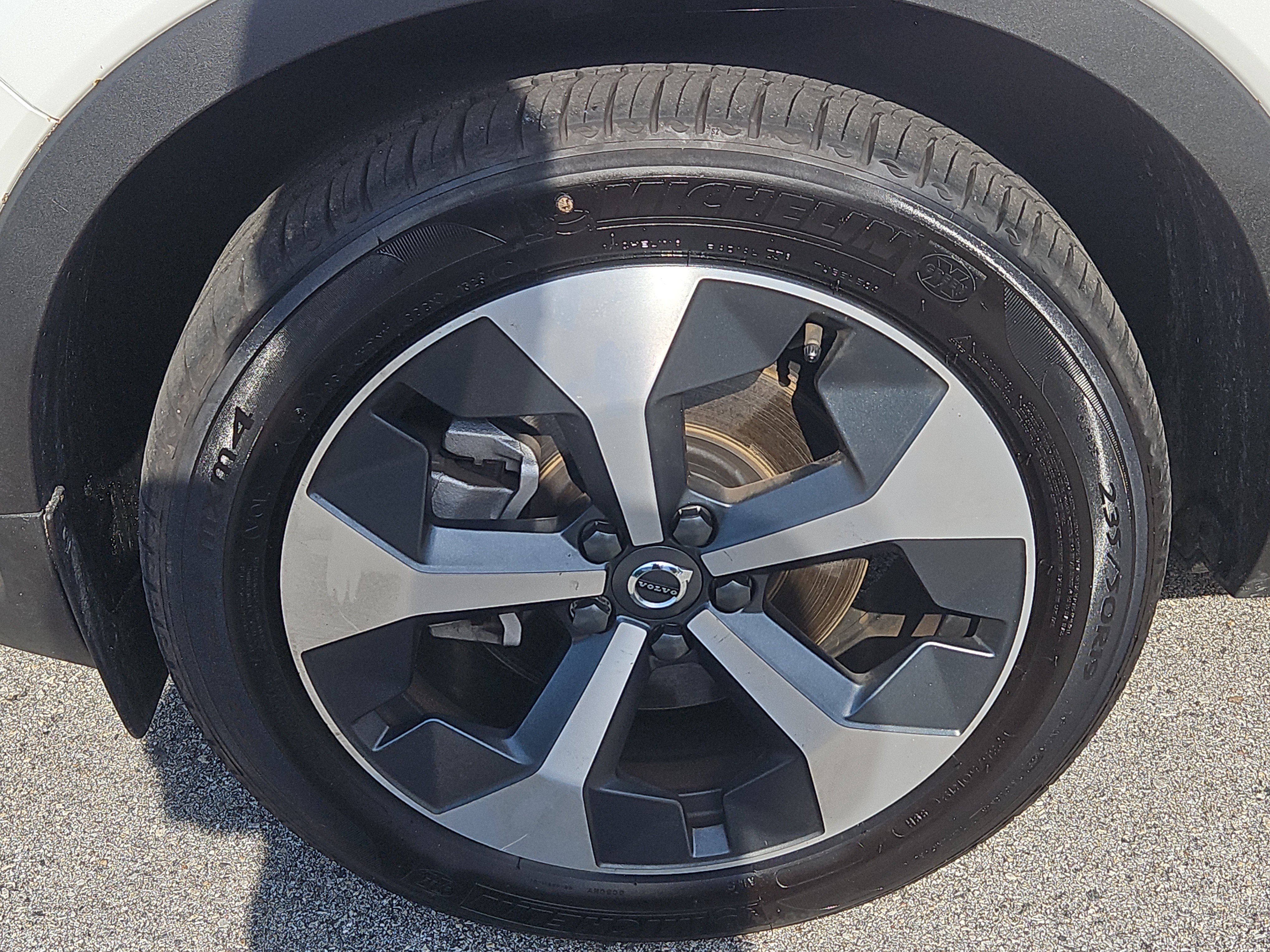 Used 2026 Volvo XC40 B5 Plus w/ Protection Package Premier AWD/4WD image 4