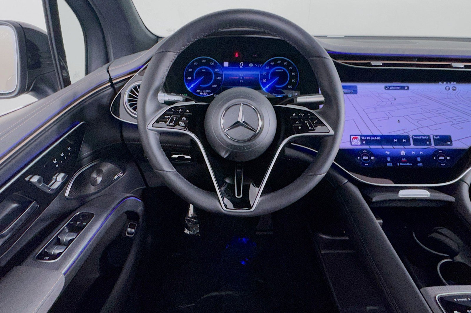 New 2026 Mercedes-Benz EQS 550 4MATIC SUV image 4