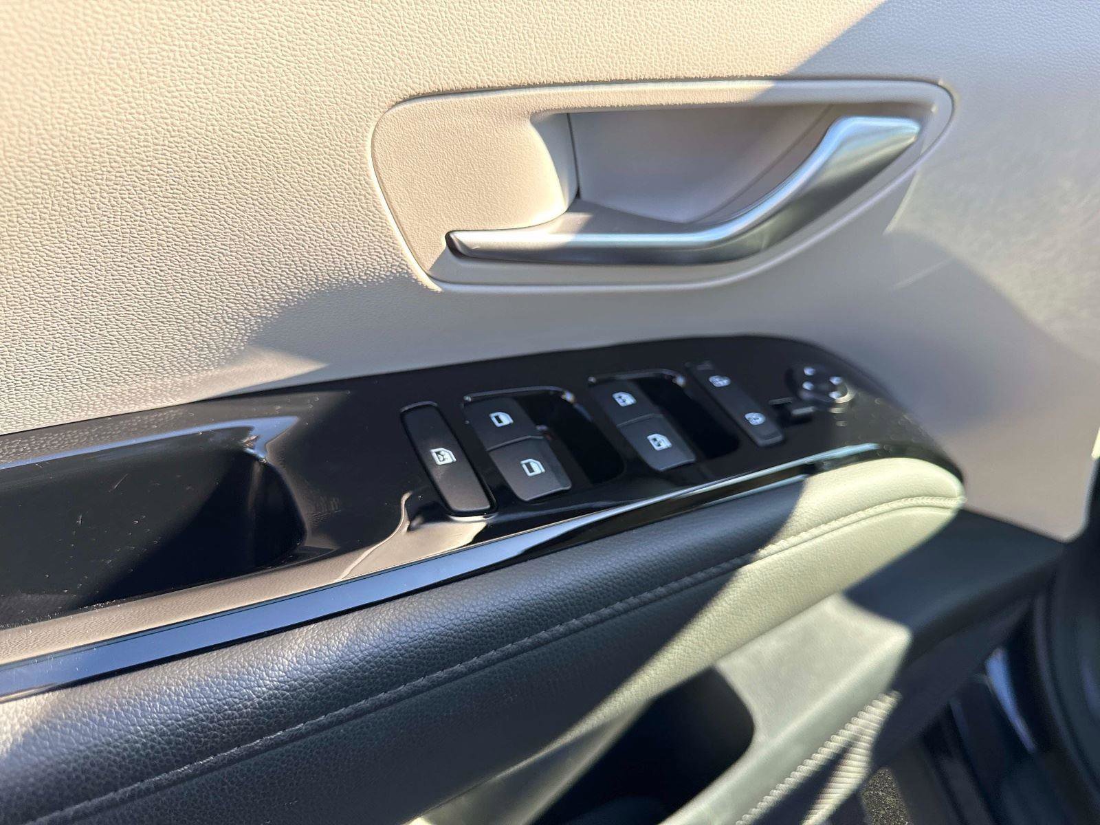 Used 2024 Hyundai Tucson Limited image 18