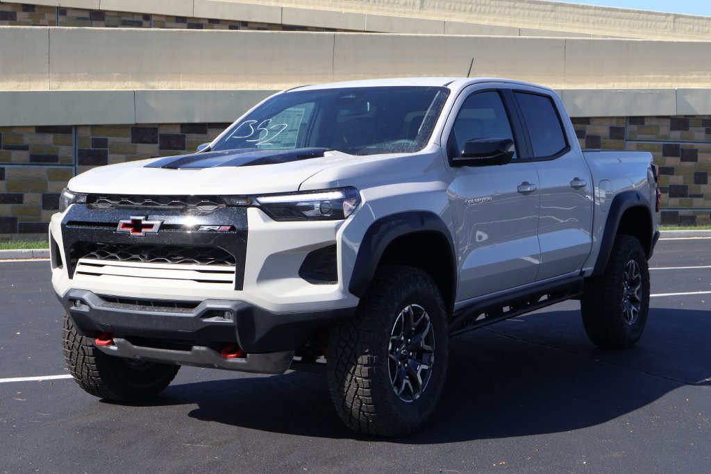 New 2026 Chevrolet Colorado ZR2 w/ Technology Package AWD/4WD image 1