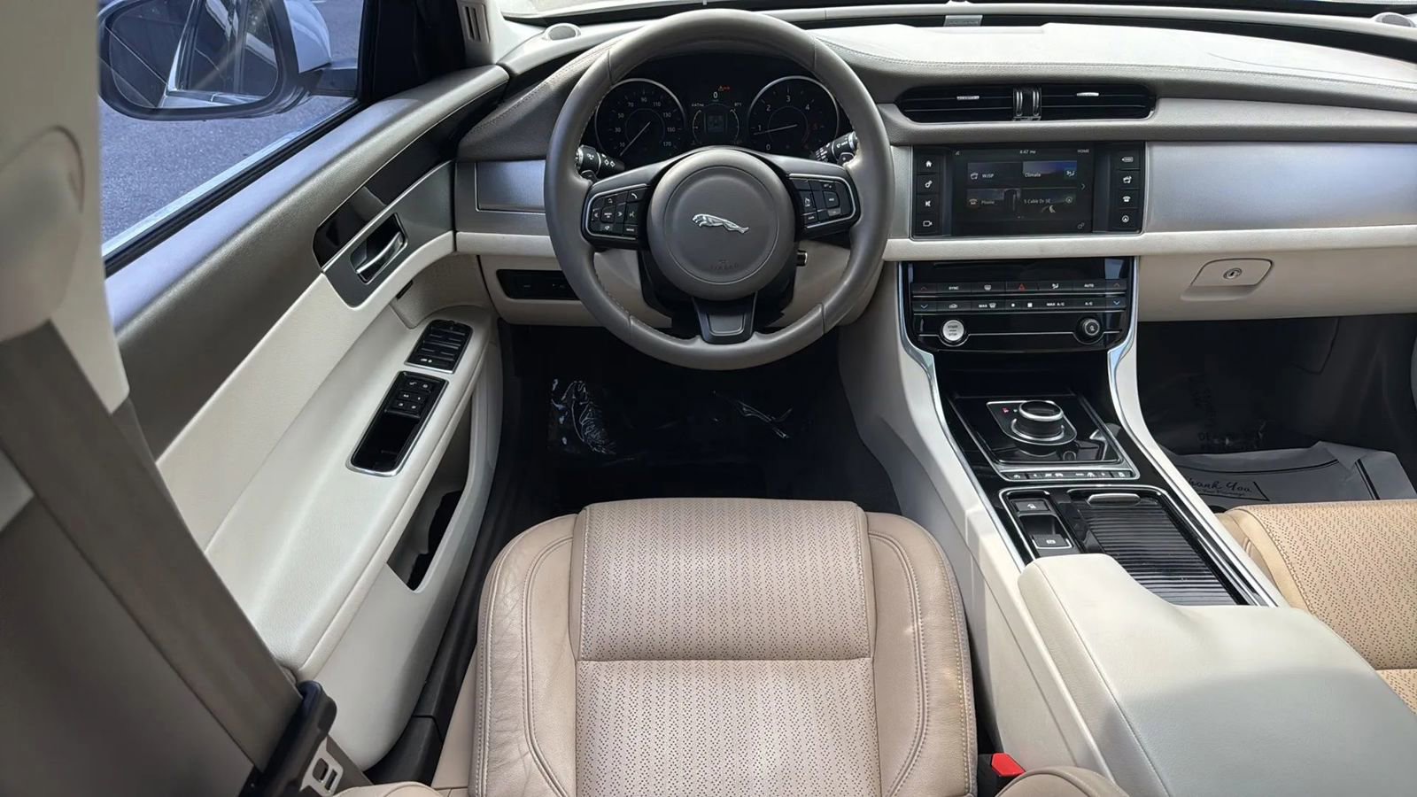Used 2017 Jaguar XF Premium RWD image 5