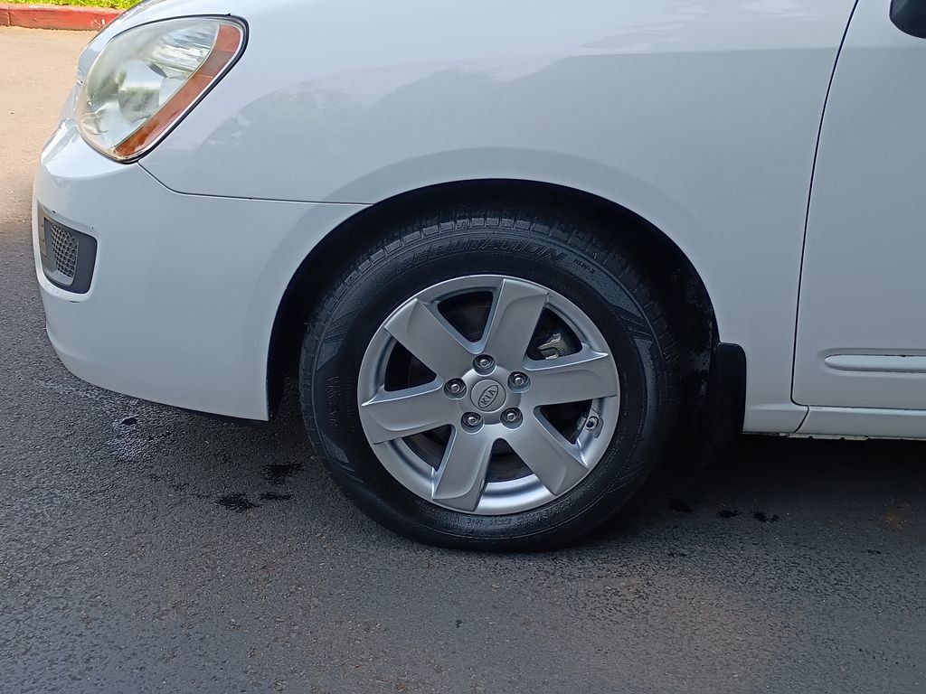 Used 2007 Kia Rondo LX FWD image 8
