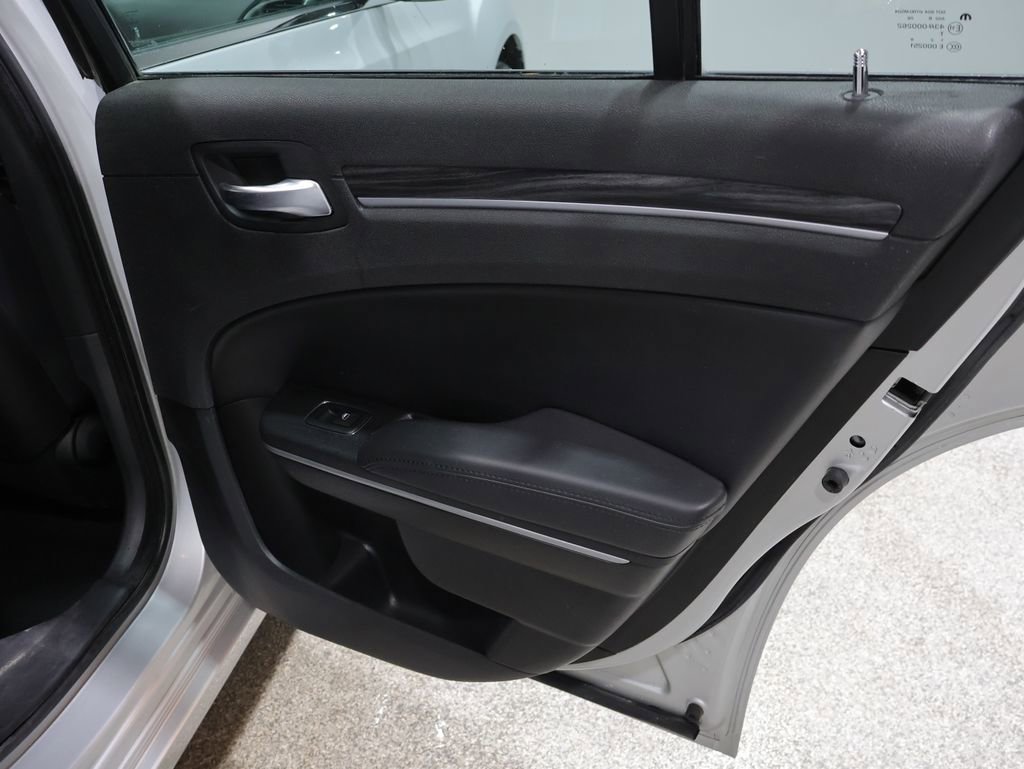 Used 2019 Chrysler 300 Touring image 22