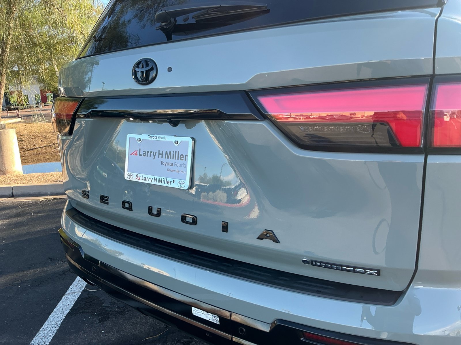 Used 2025 Toyota Sequoia Platinum AWD/4WD image 24