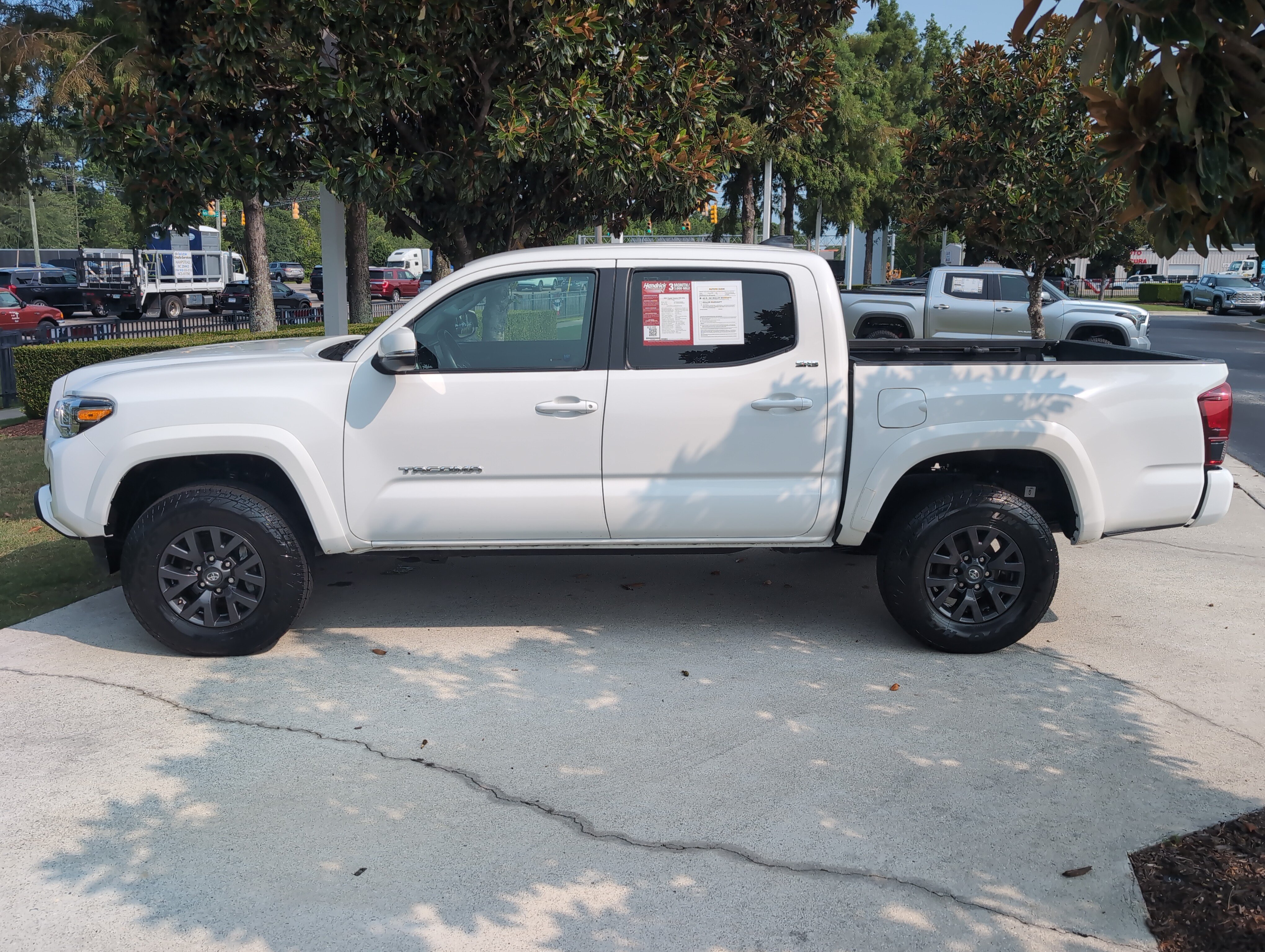 Used 2023 Toyota Tacoma SR5 AWD/4WD image 7