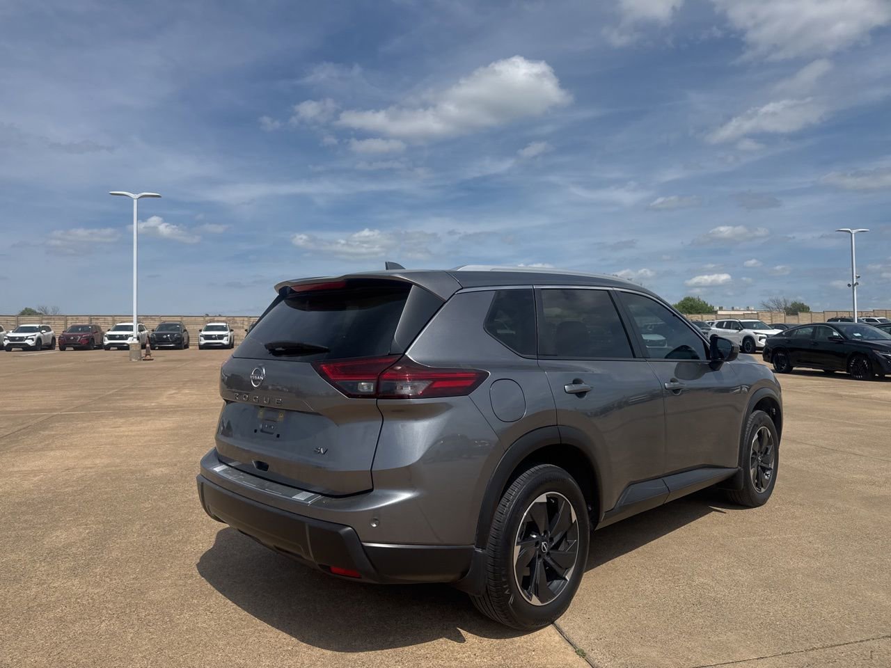 Used 2024 Nissan Rogue SV w/ SV Premium Package image 21