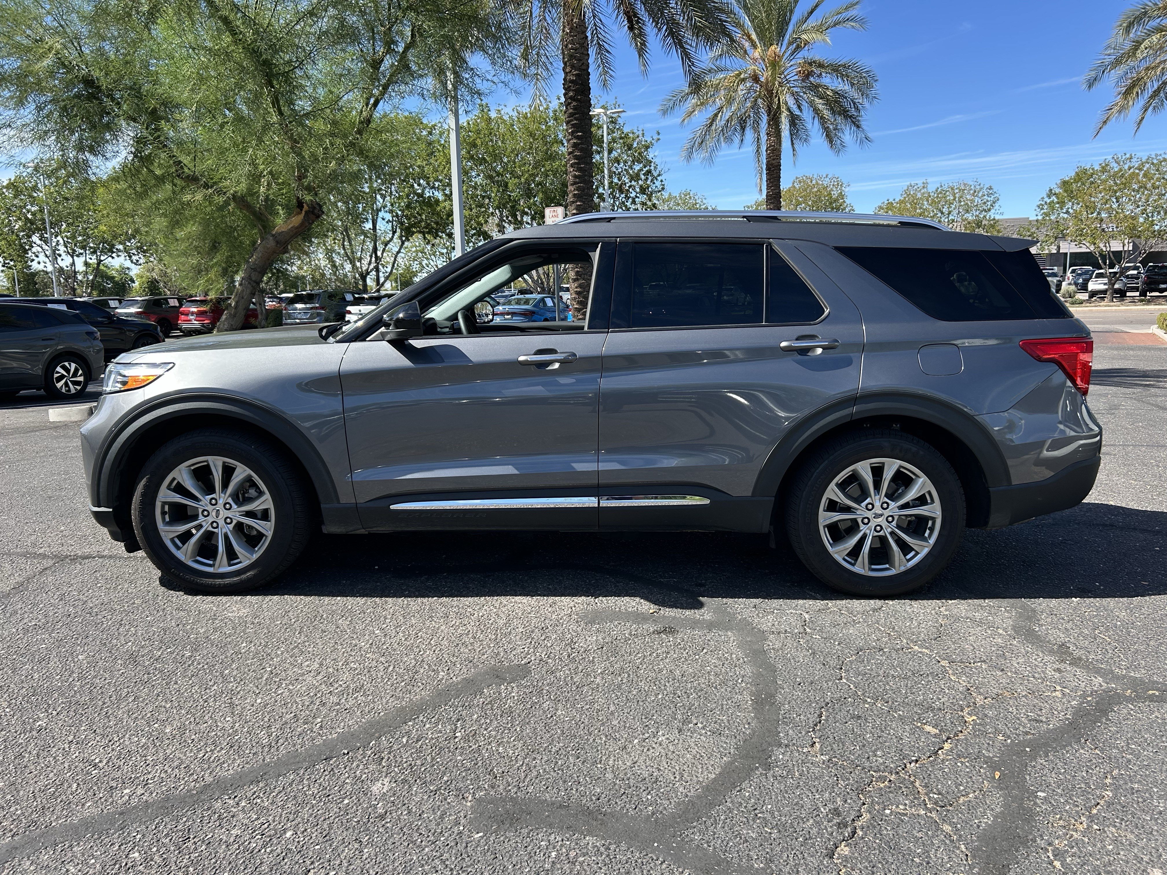 Used 2022 Ford Explorer Limited RWD image 2