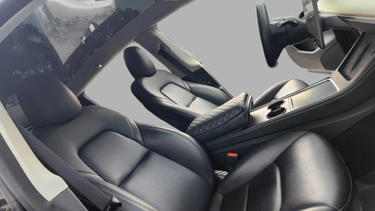 Used 2022 Tesla Model Y Long Range image 20