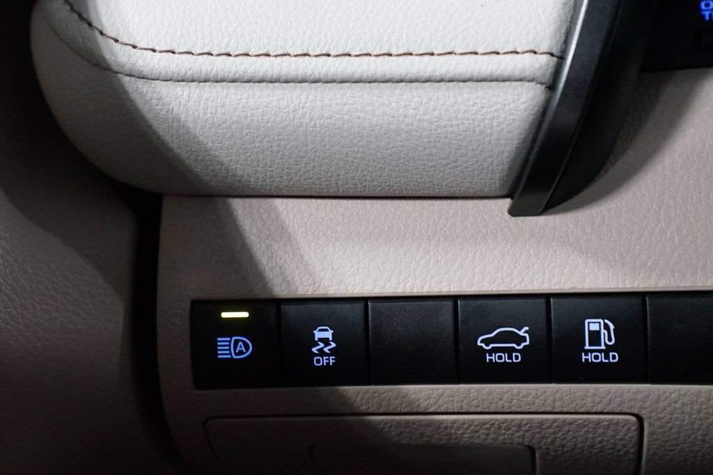 Certified 2020 Toyota Camry LE FWD image 21