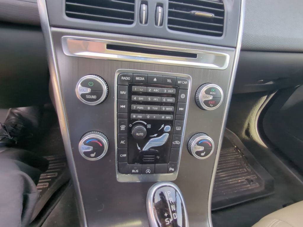 Used 2016 Volvo XC60 T6 w/ Proximity Package AWD/4WD image 17