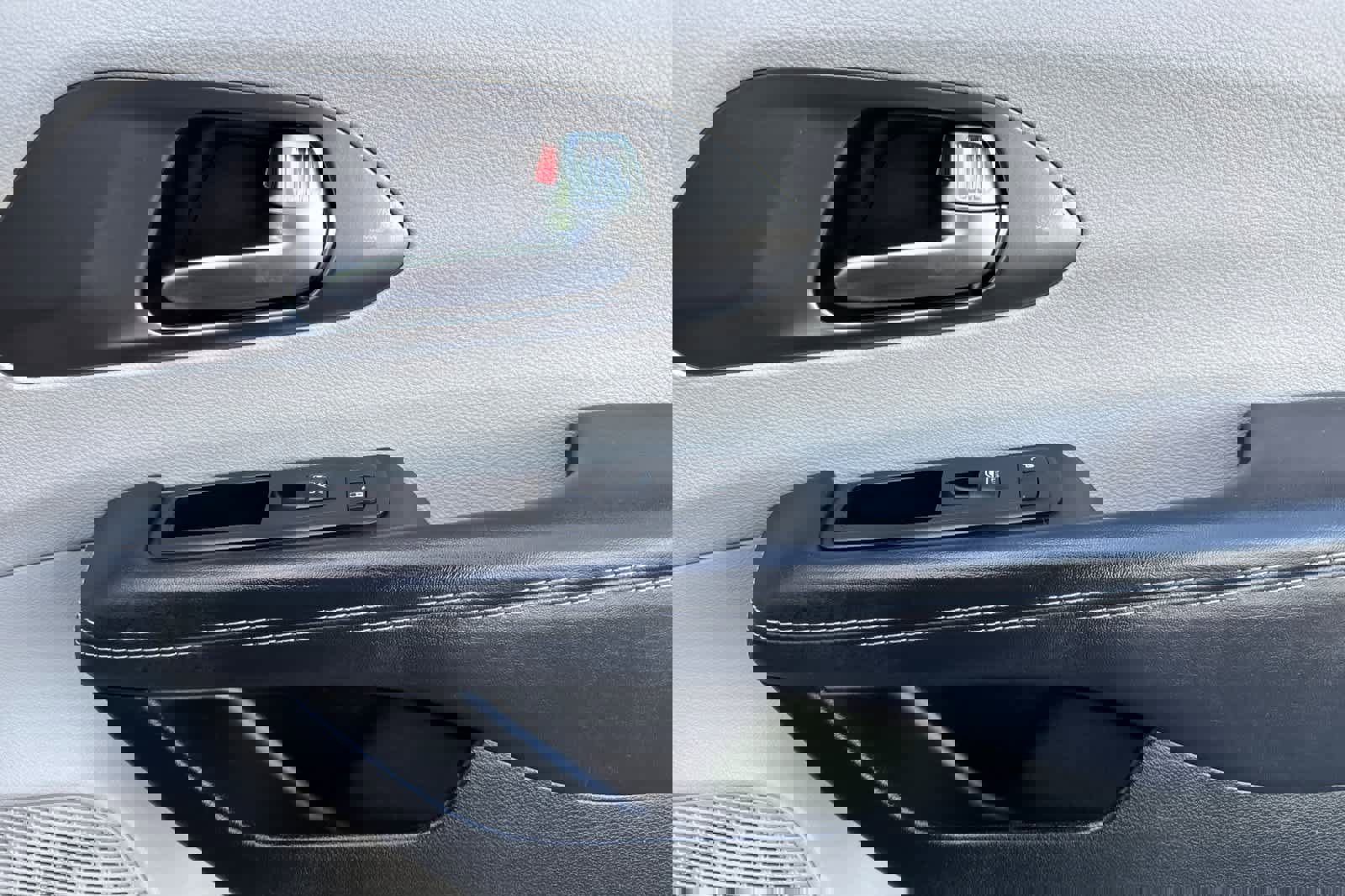 Used 2023 Chrysler Pacifica Touring-L image 20