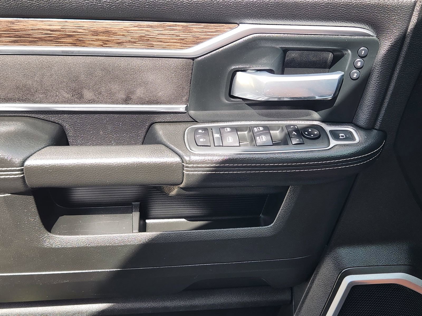 Used 2020 RAM 2500 Laramie image 26