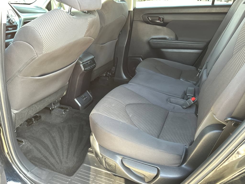 Used 2022 Toyota Highlander L AWD/4WD image 18
