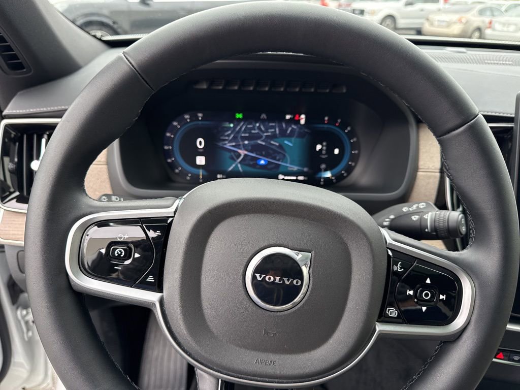 Used 2025 Volvo XC90 B6 Plus image 34