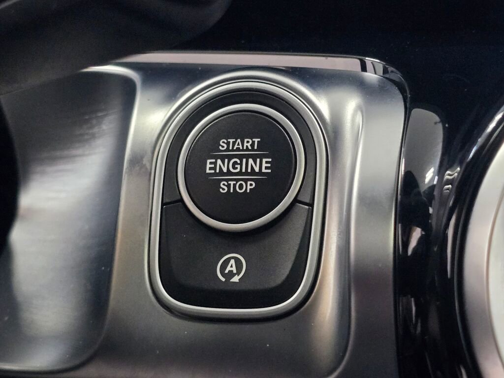 Used 2025 Mercedes-Benz GLB 250 4MATIC image 40