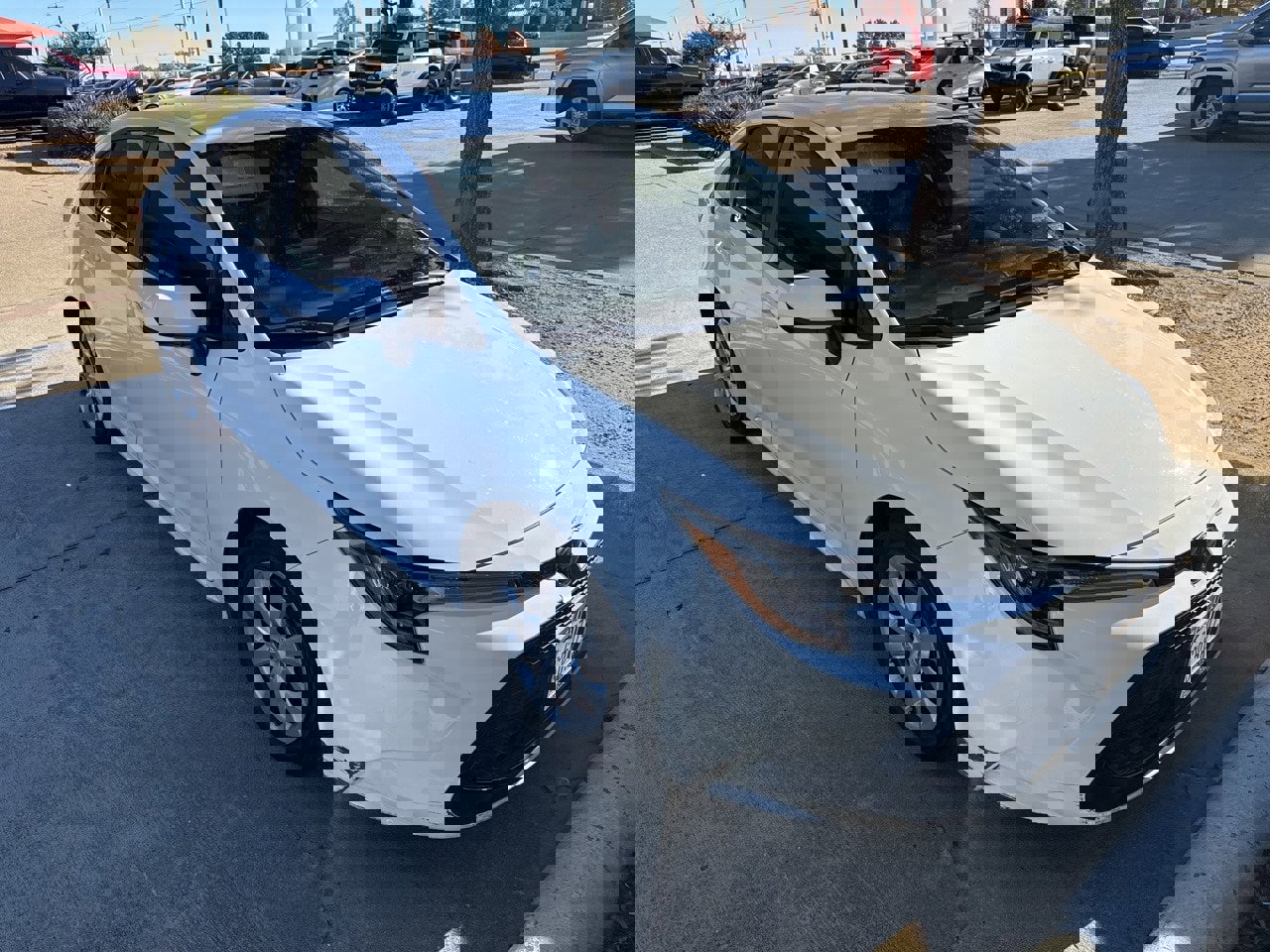 Used 2022 Toyota Corolla LE image 2