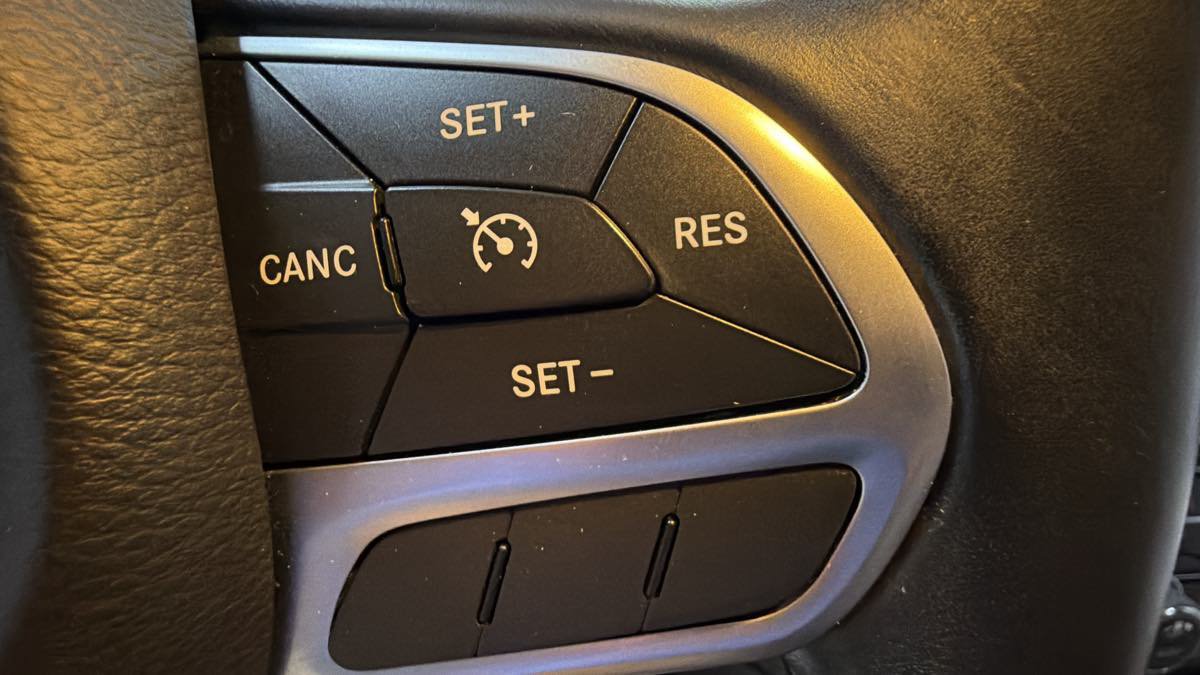 Used 2017 Chrysler 300 Limited RWD image 17