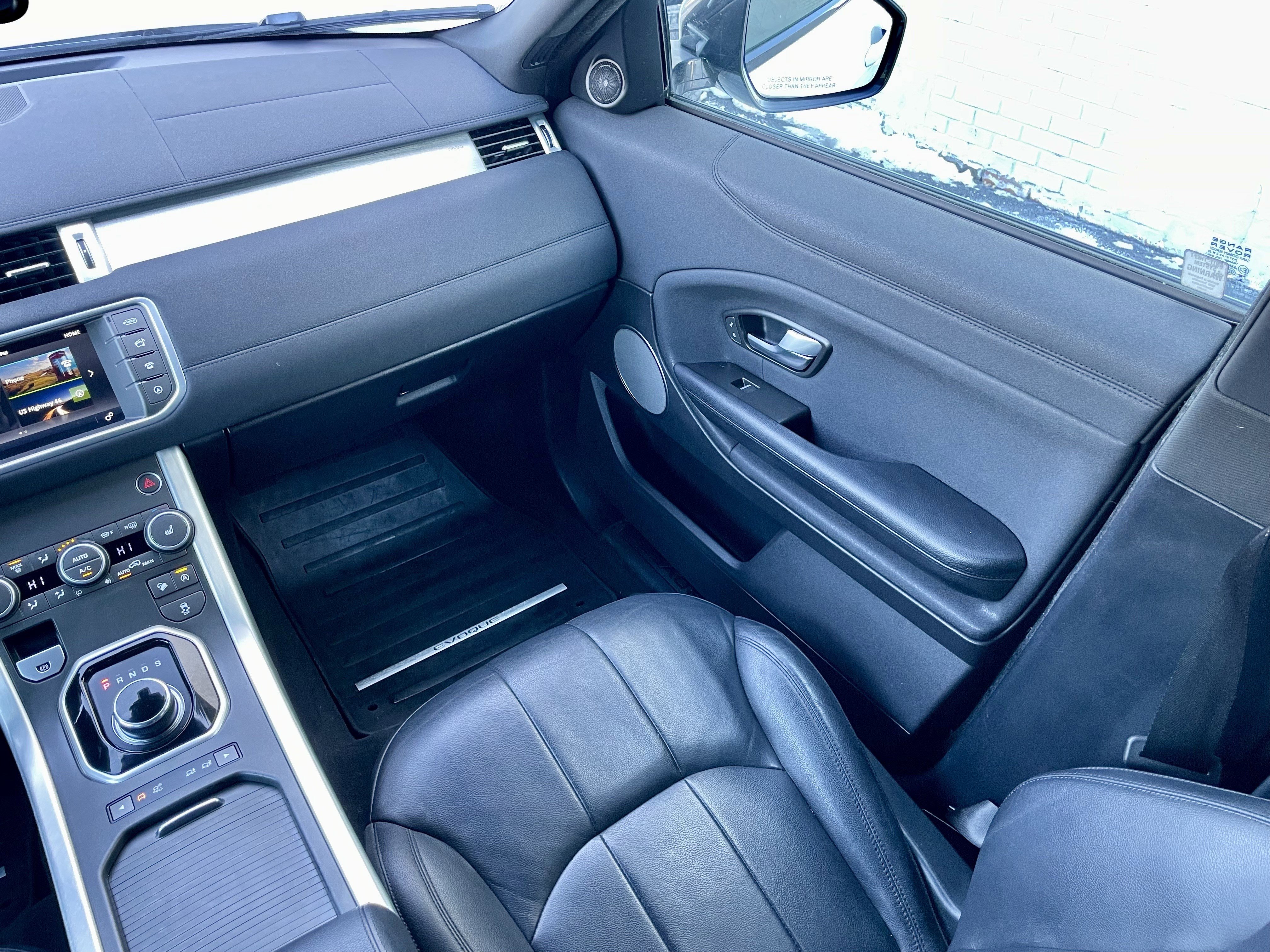 Used 2017 Land Rover Range Rover Evoque SE image 17