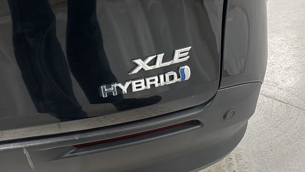 Used 2024 Toyota Sienna XLE image 42