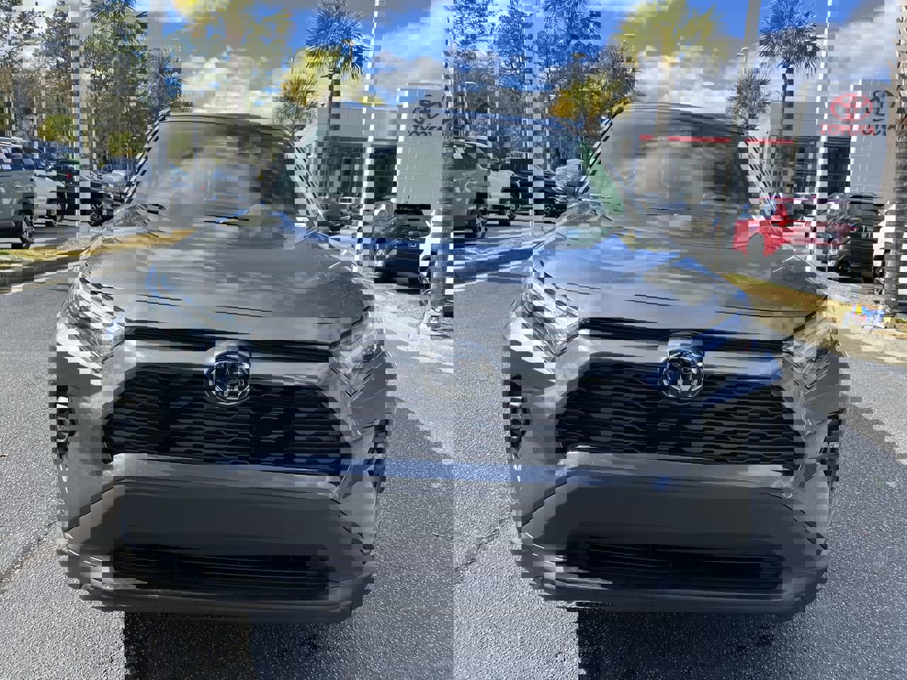 Used 2023 Toyota RAV4 XLE Premium image 3