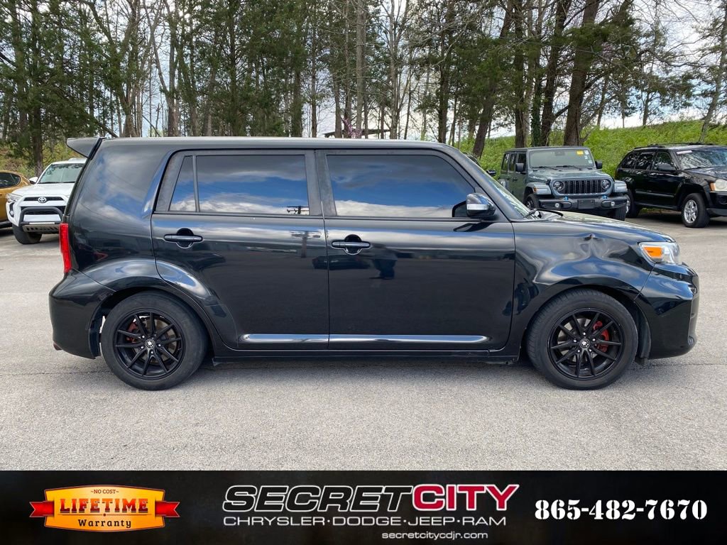 Used 2015 Scion xB image 4