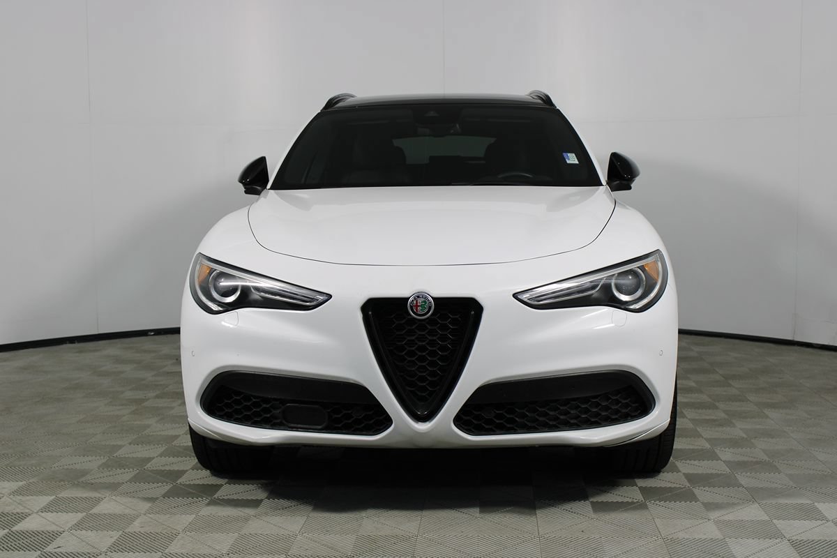Used 2023 Alfa Romeo Stelvio Veloce AWD/4WD image 2