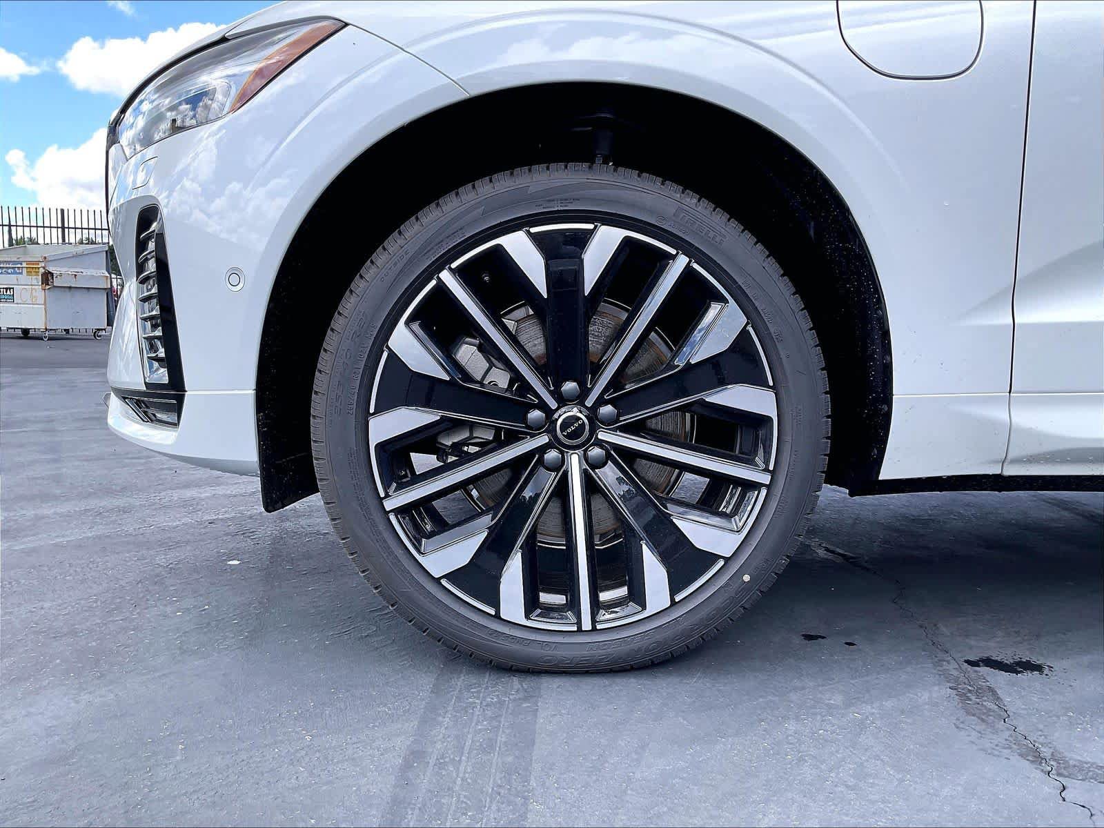 New 2026 Volvo XC60 T8 Ultra w/ Climate Package AWD/4WD image 14
