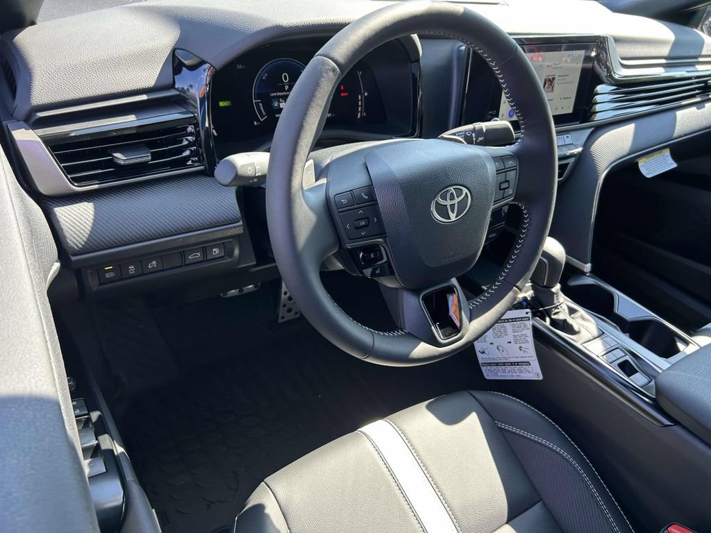New 2026 Toyota Camry Hybrid FWD image 12