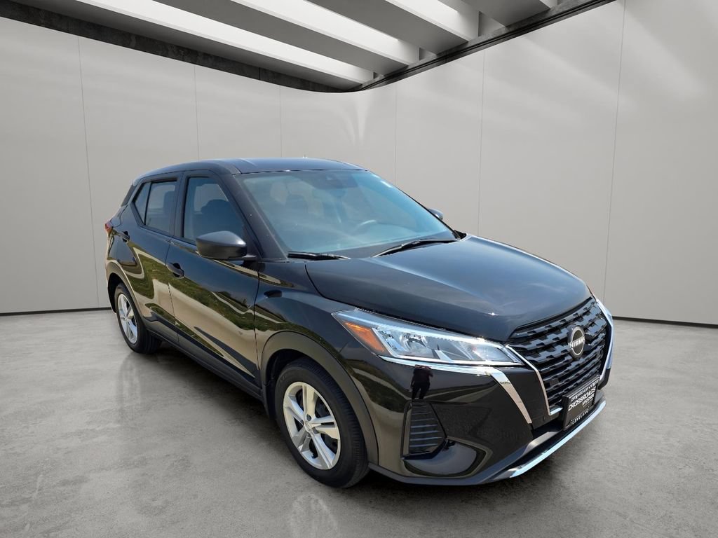 Used 2025 Nissan Kicks Play S w/ Interior Electronics Package FWD image 7