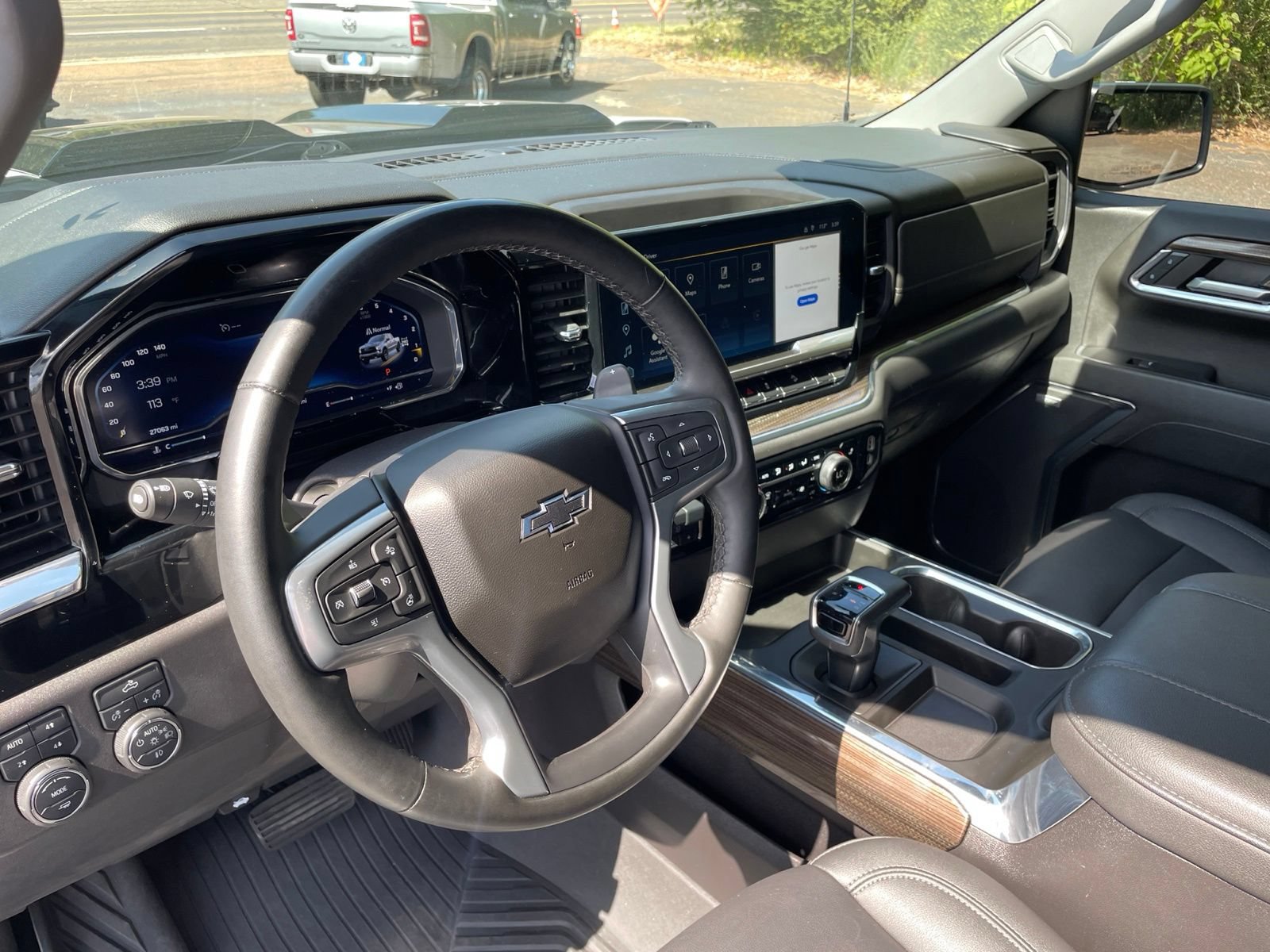 Used 2024 Chevrolet Silverado 1500 LT Trail Boss w/ Convenience Package II AWD/4WD image 34