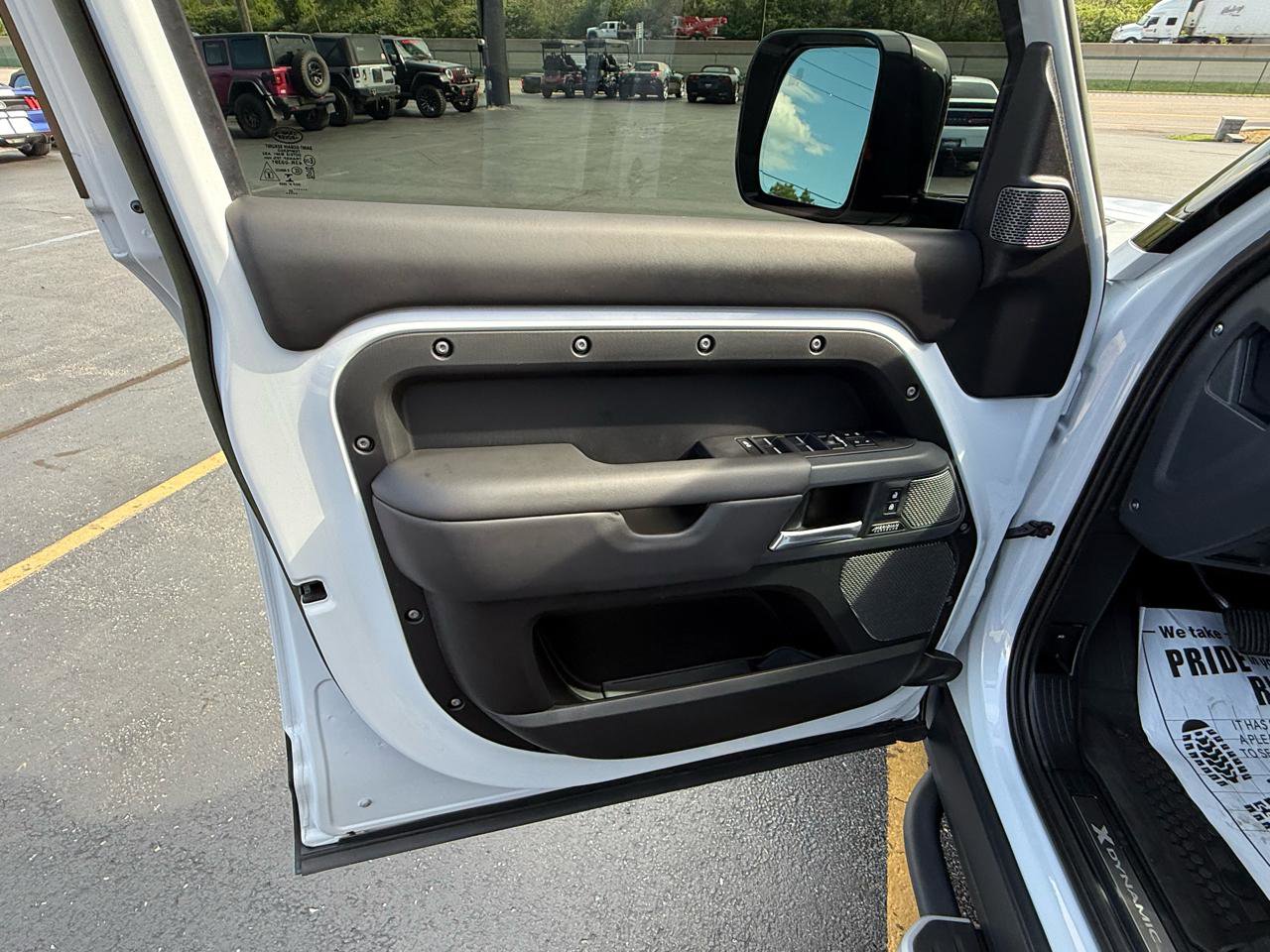 Used 2023 Land Rover Defender 110 X-Dynamic SE image 13