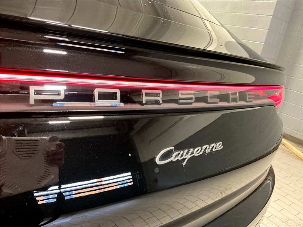 Certified 2023 Porsche Cayenne Platinum Edition AWD/4WD image 33